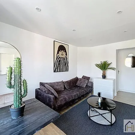 Le - Au 1er Etage *