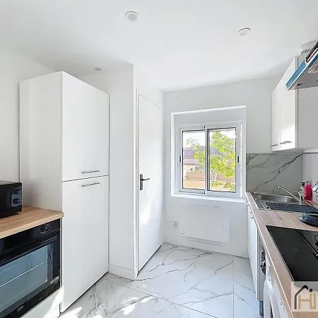 Le - Au 1er Etage *